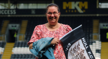 Hull FC Supporter Daria Travels 3,500 Miles From States For Wigan Clash!